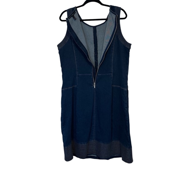 White House Black Market Sleeveless Denim Fit & Flare Dress Size 18 Embroidered - Picture 3 of 9